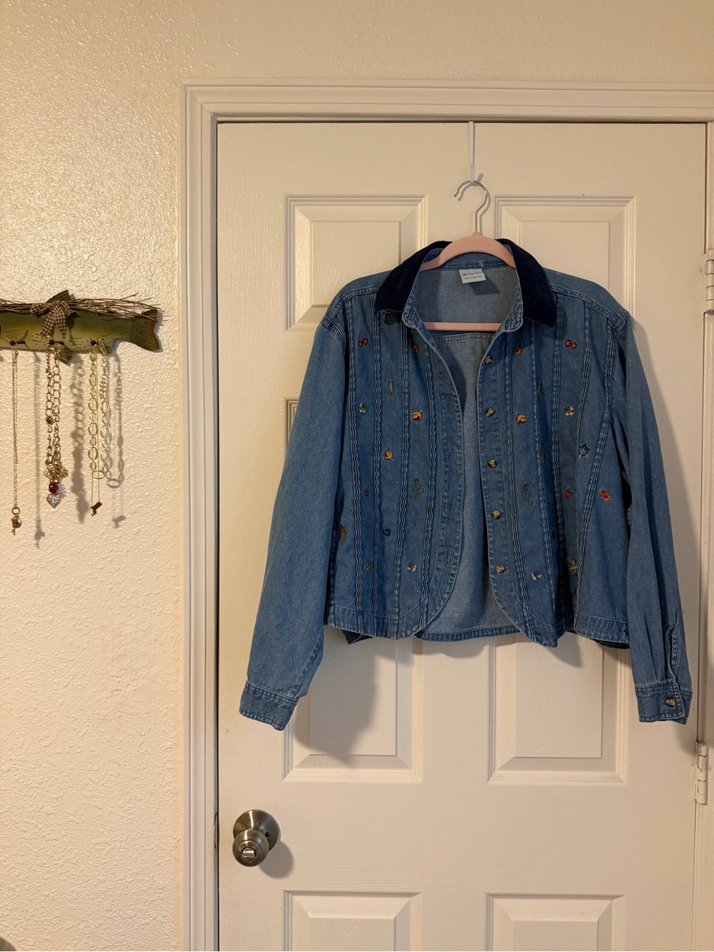 VTG Autumn Embroidered Blue Denim Jacket with Velvet Collar